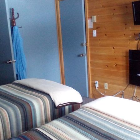 Spectacle Lake Lodge Bancroft Exterior photo