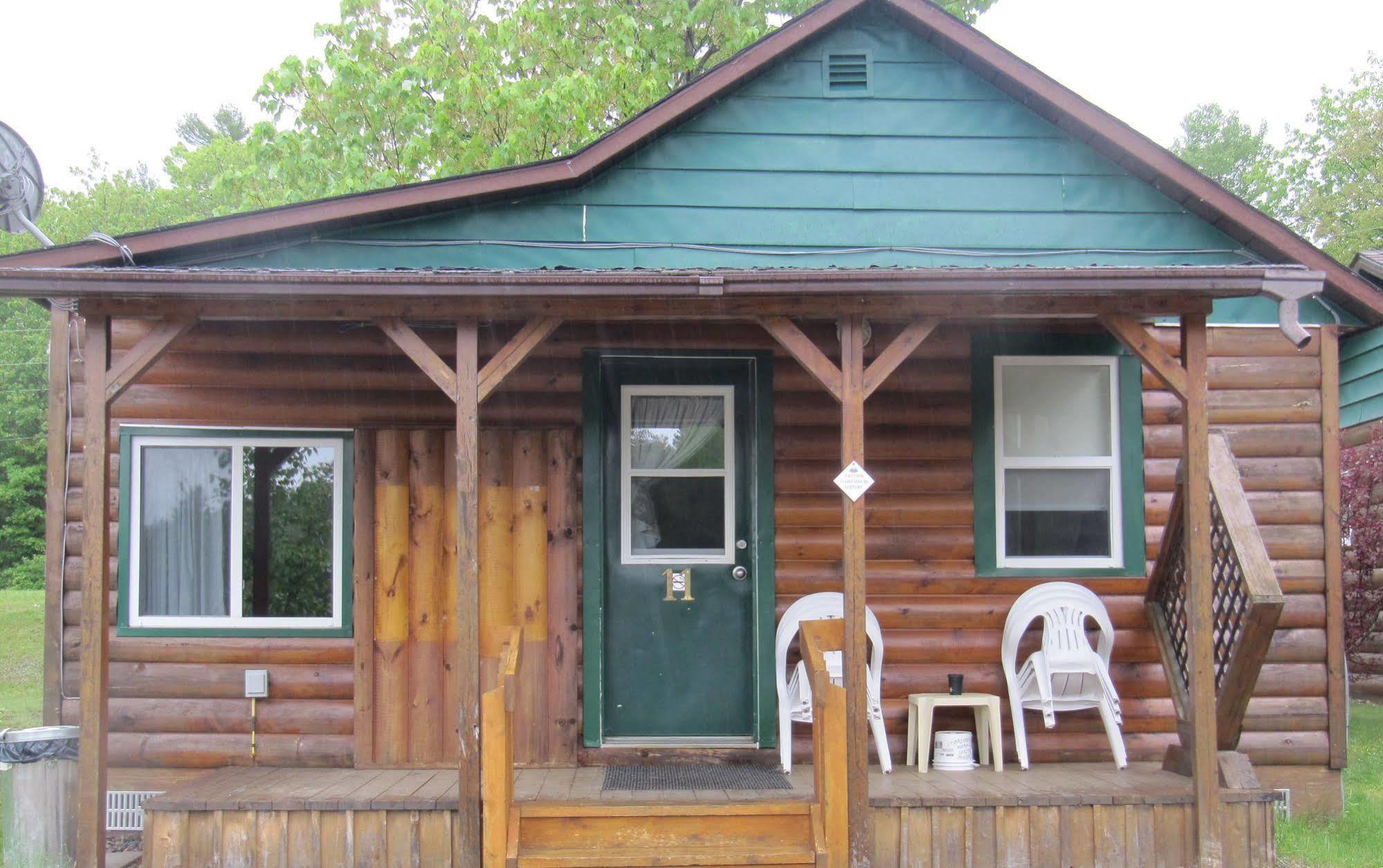 Spectacle Lake Lodge Bancroft Exterior photo